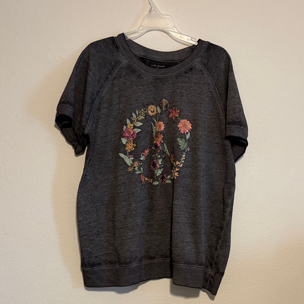 Lane Bryant Charcoal Short Sleeve Tee with Floral Peace Sign/14